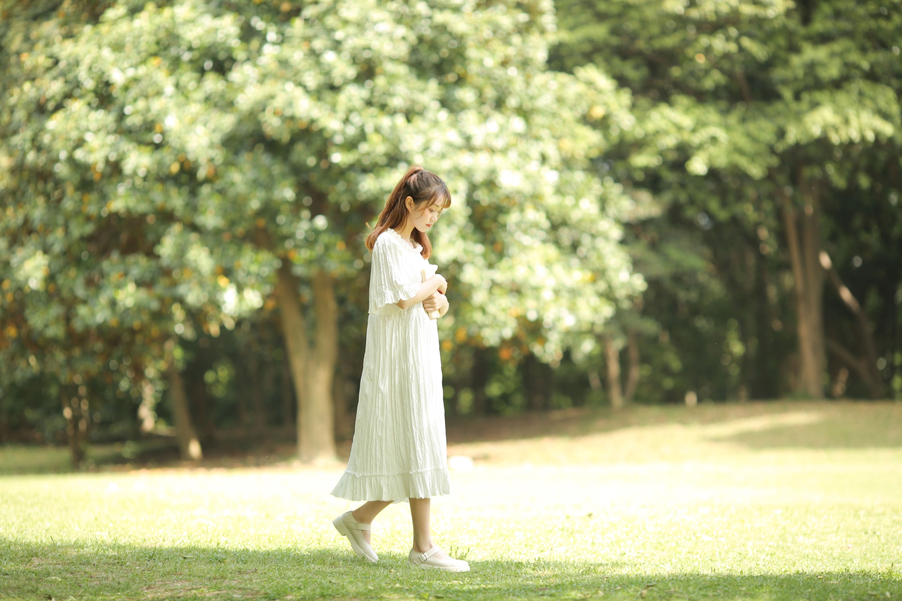 《你是拥有山川河海的神明，我是因与神明交错而发光的少女》[14P] 插图3