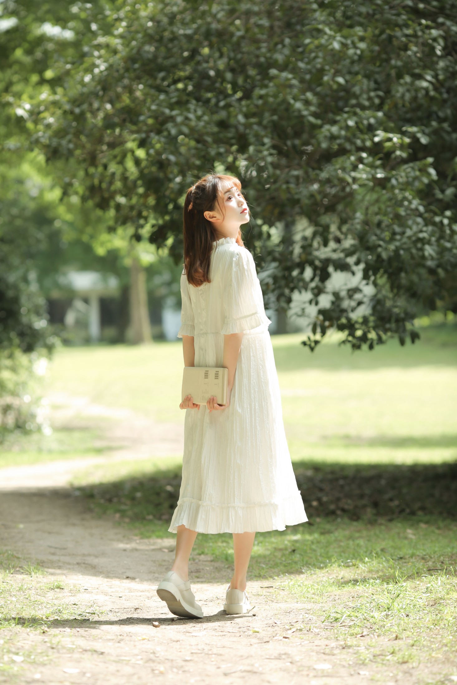 《你是拥有山川河海的神明，我是因与神明交错而发光的少女》[14P] 插图5