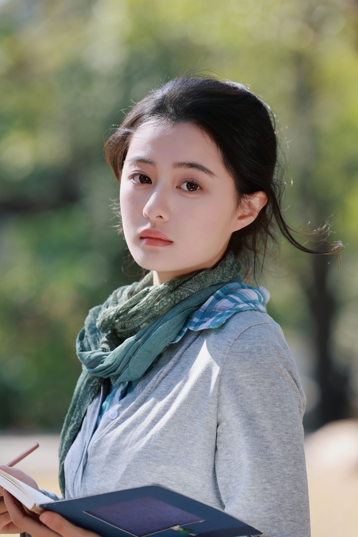《春日湖边，与光影撞个满怀的温柔瞬间》[13P]-66COS