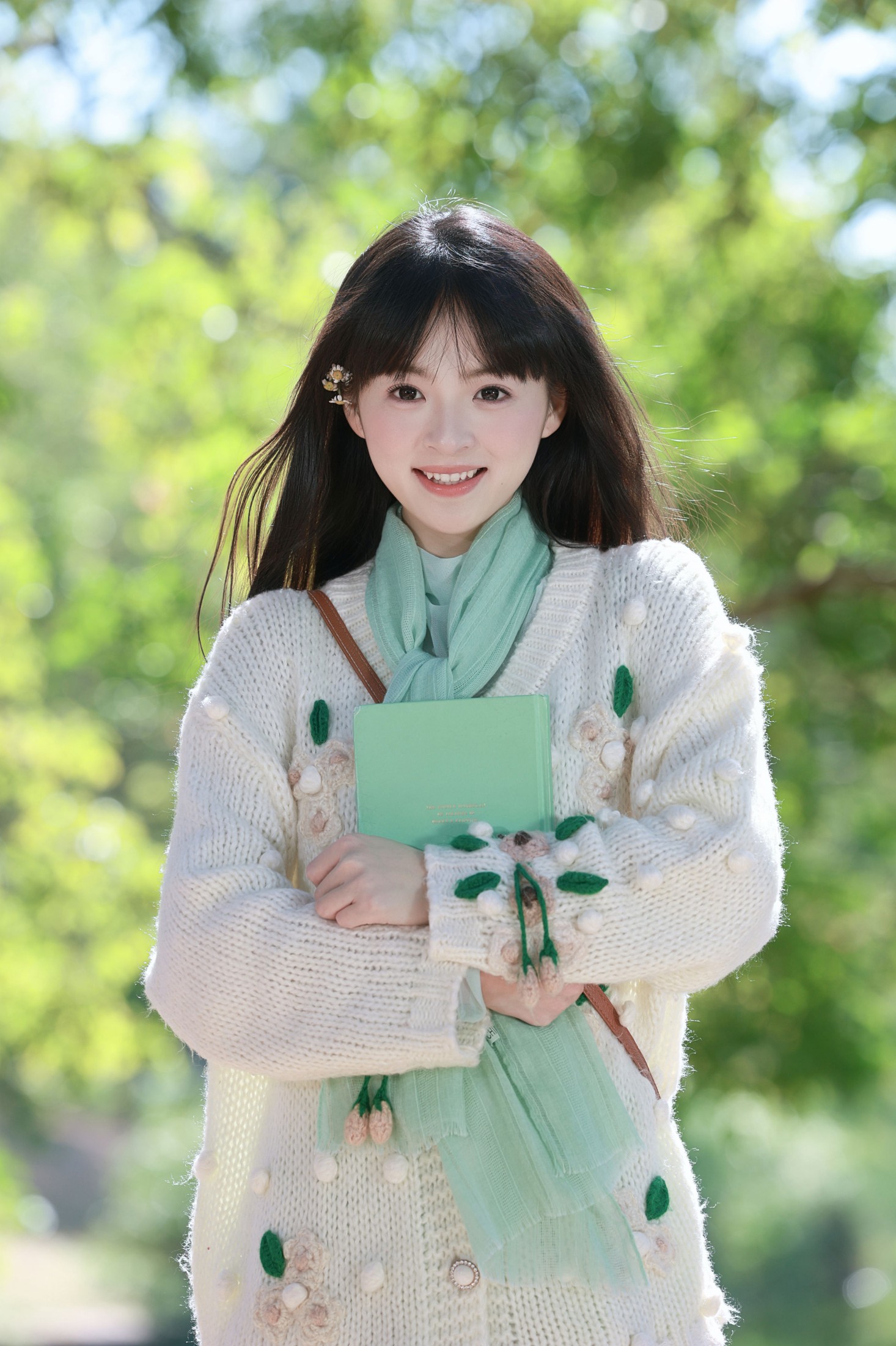 《当阳光穿过树叶，是春天写给少女的诗》[22P] 插图2
