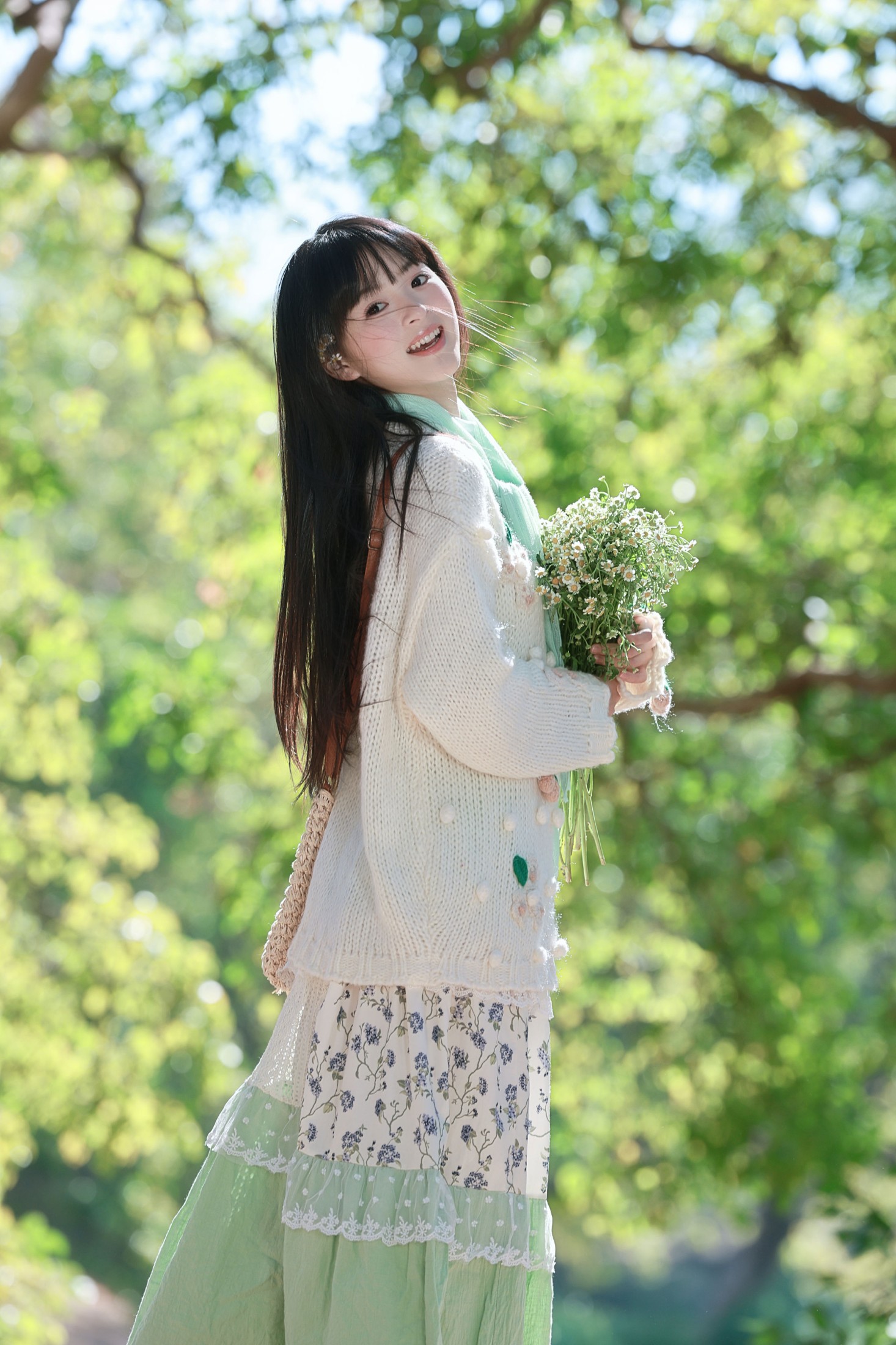 《当阳光穿过树叶，是春天写给少女的诗》[22P] 插图5