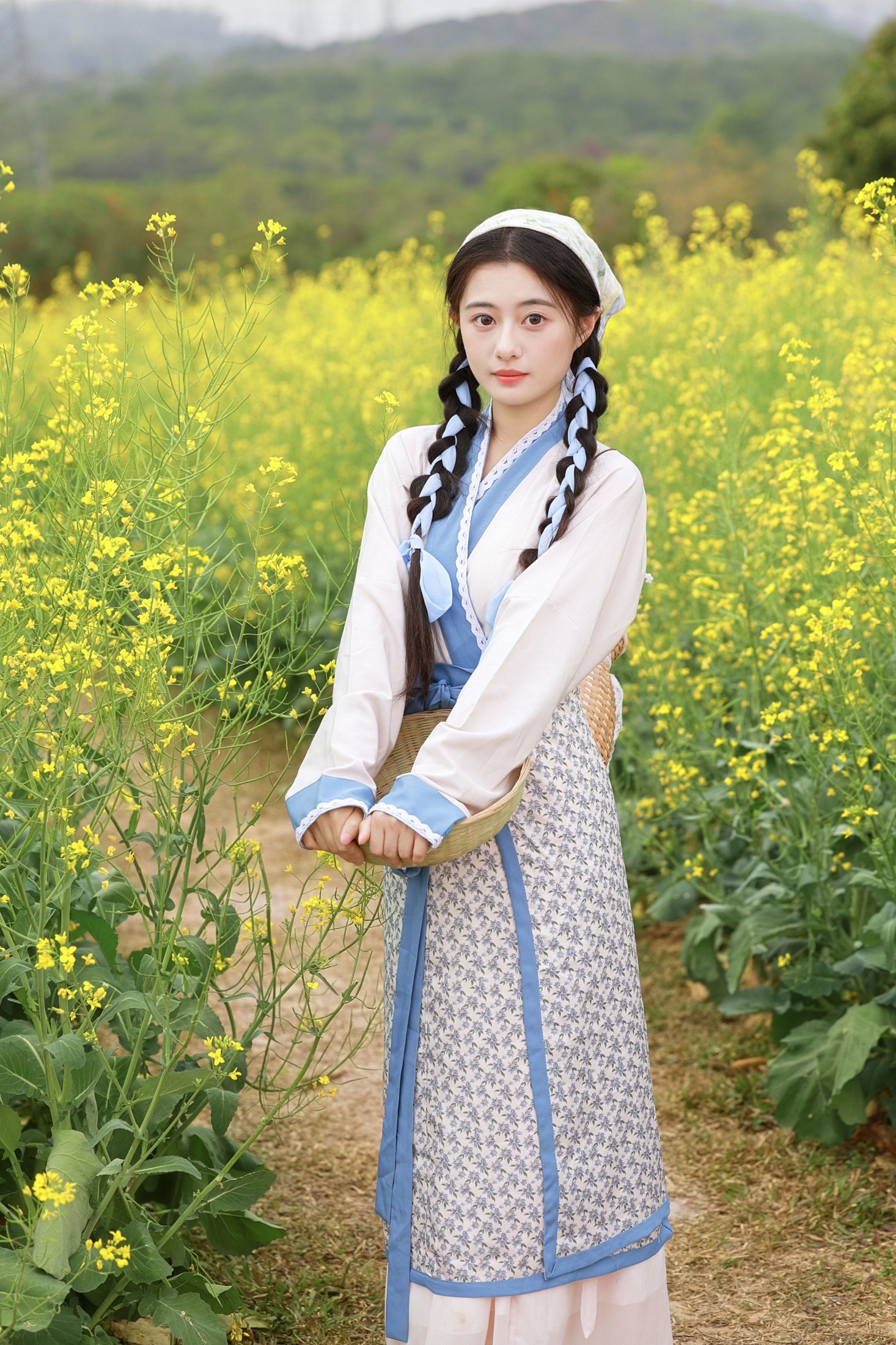 《谁懂啊！在油菜花田拍到了现实版 “村姑”，美到像从画里走出来》[21P]-66COS