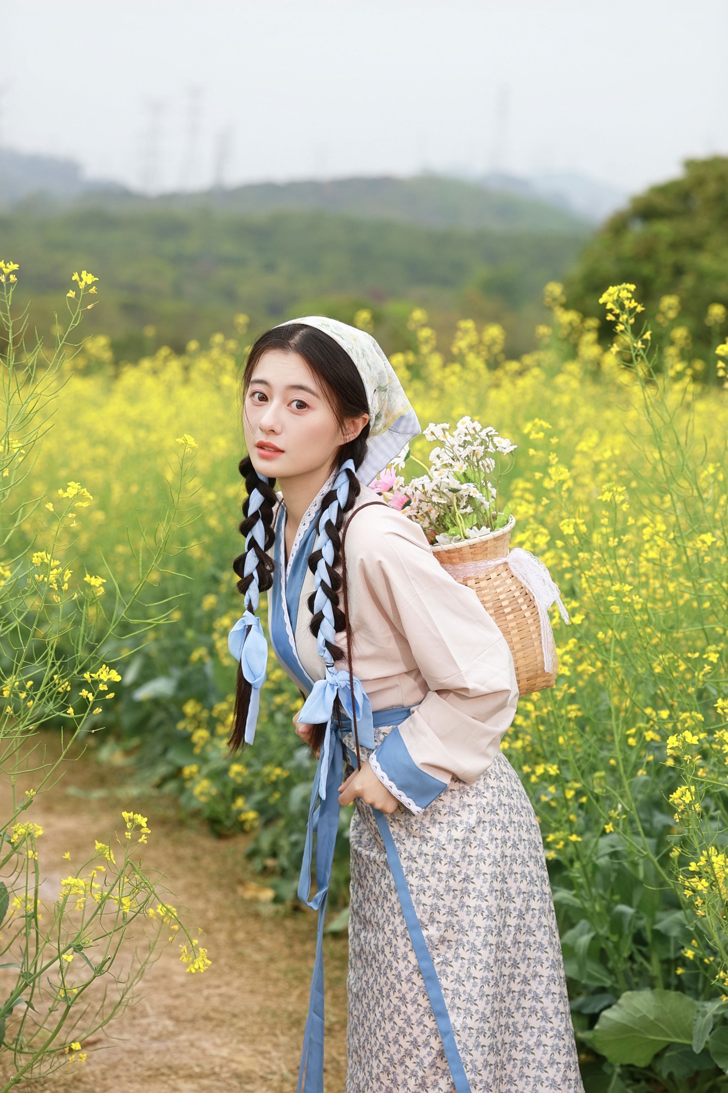 《谁懂啊！在油菜花田拍到了现实版 “村姑”，美到像从画里走出来》[21P] 插图2