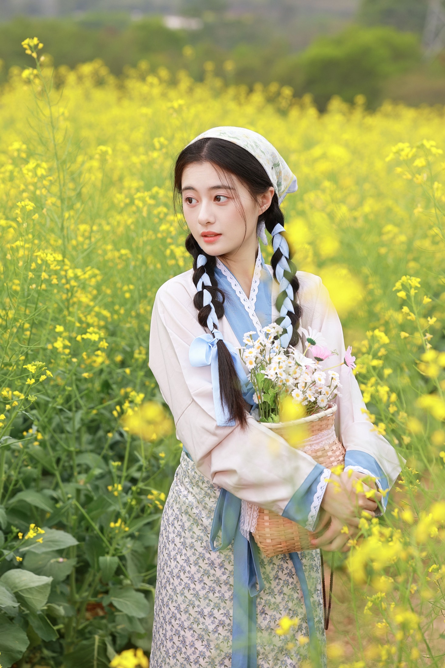《谁懂啊！在油菜花田拍到了现实版 “村姑”，美到像从画里走出来》[21P] 插图4