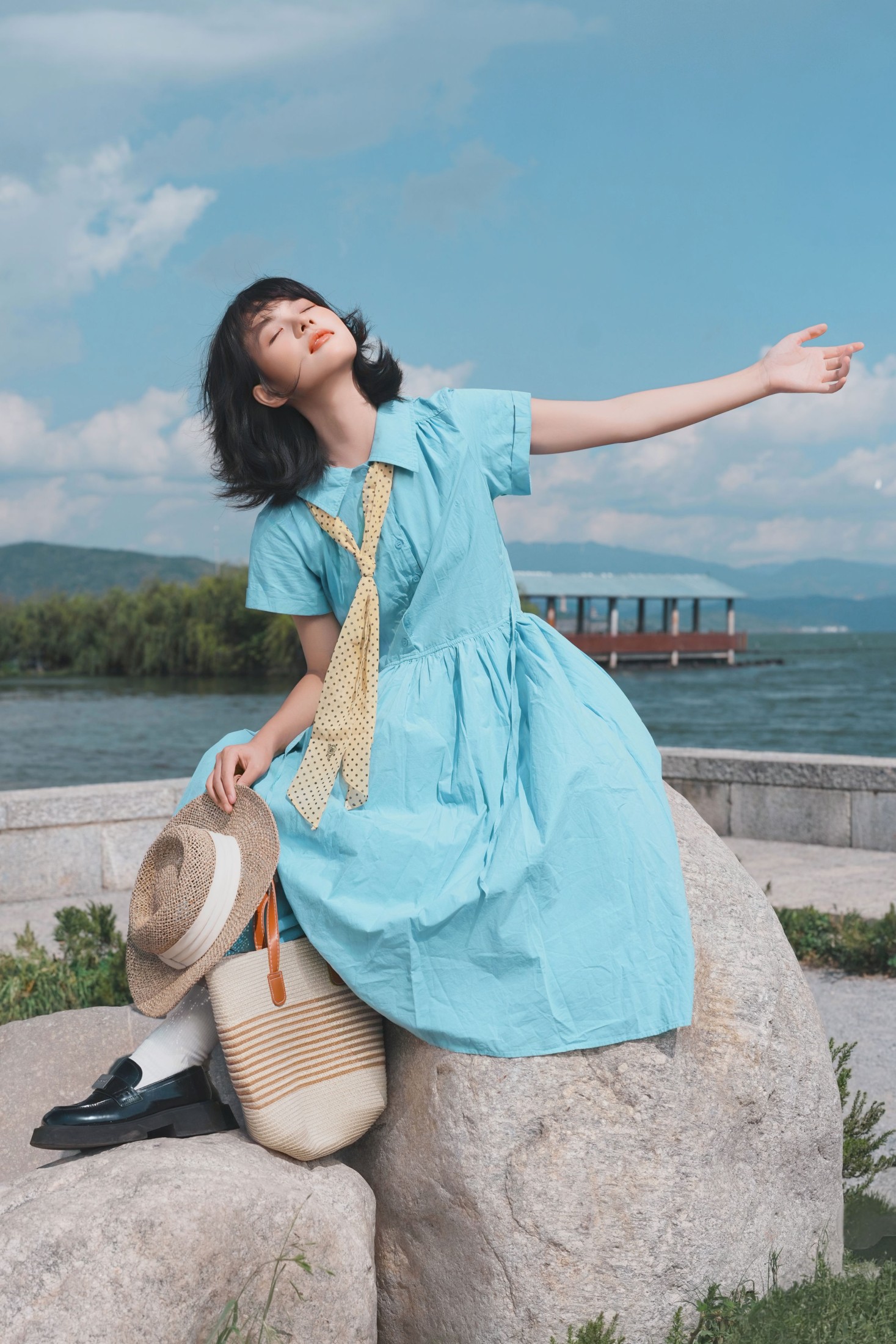 《把夏日的风，留在海边的蓝裙子里》[11P] 插图4