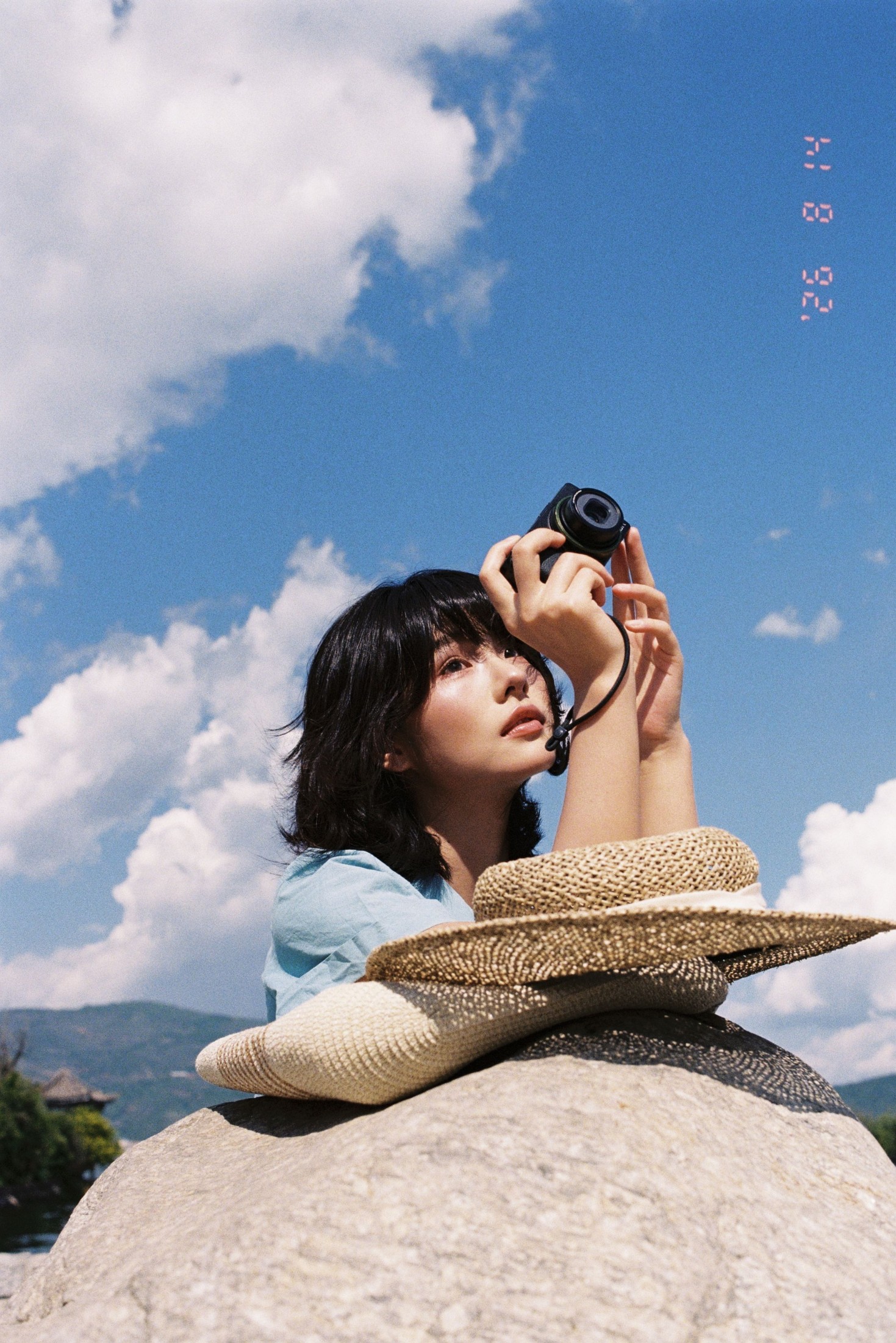 《把夏日的风，留在海边的蓝裙子里》[11P] 插图3