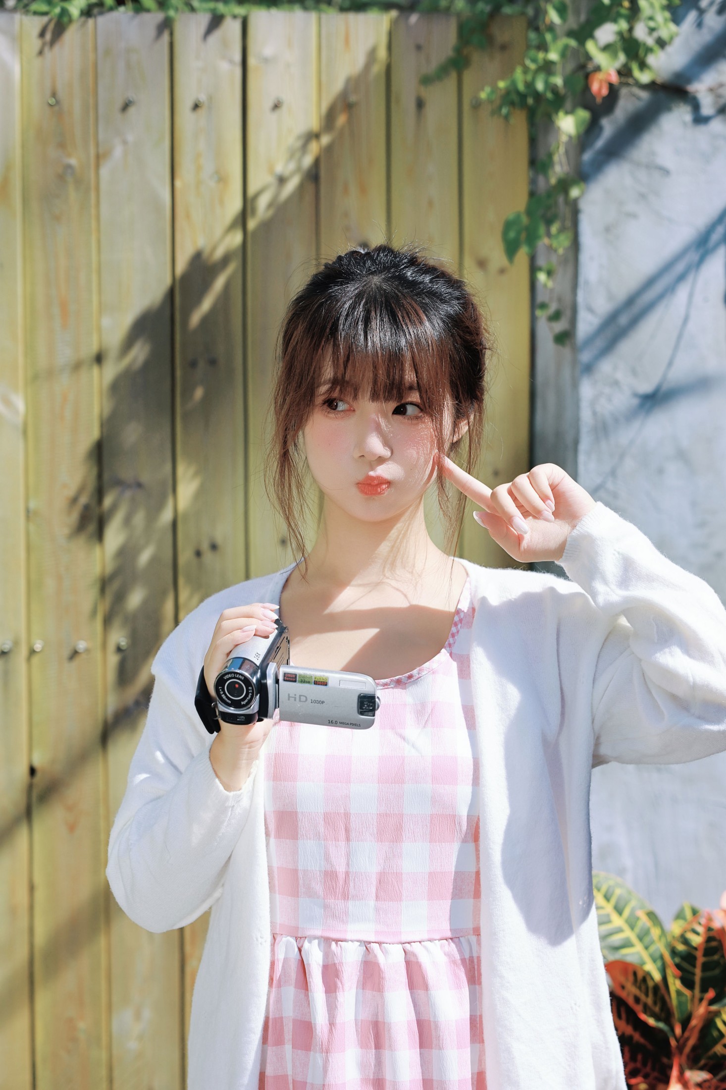 《夏日限定的粉白格子少女 日系胶片感写真》[35P] 插图5
