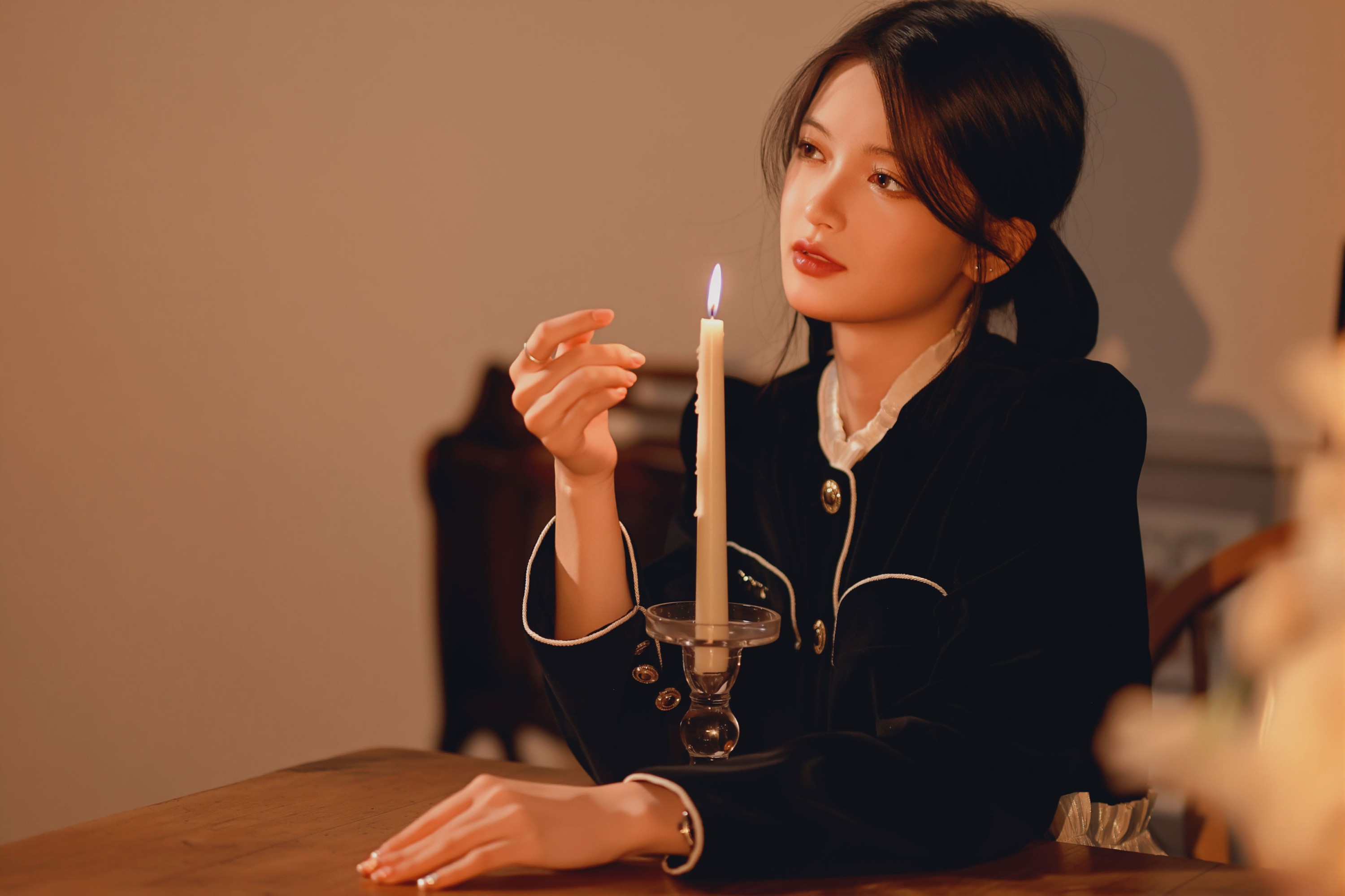 《电影感写真｜暮色漫过帘幕，把时间慢下来》[10P] 插图2