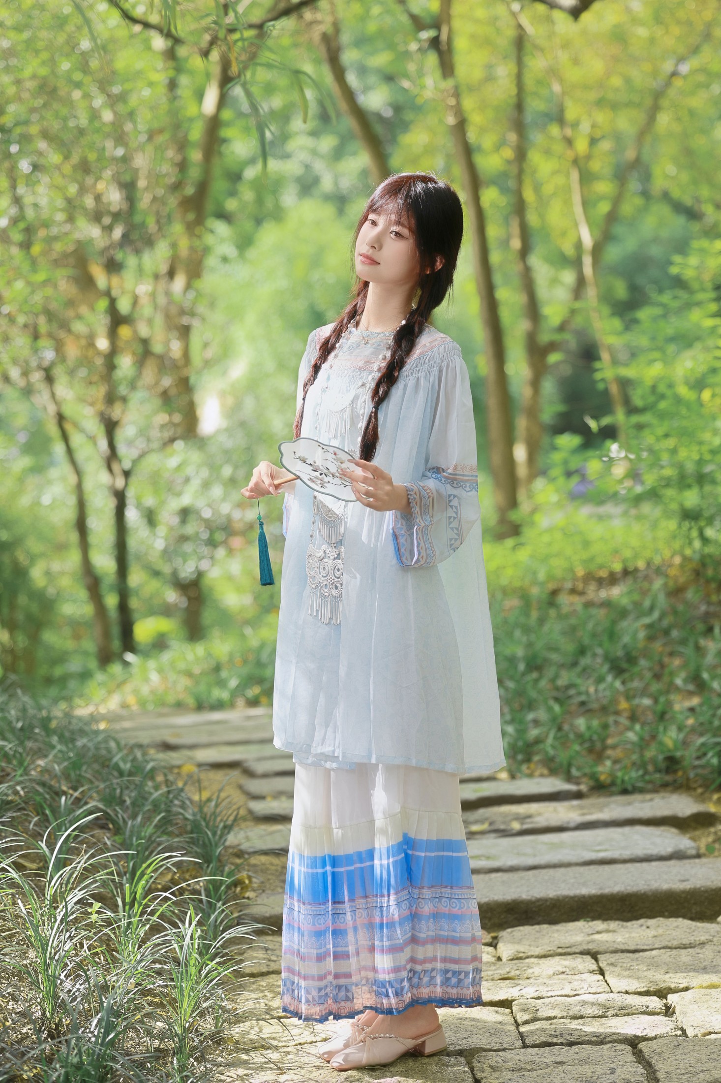 《风穿过竹林，也穿过银饰的轻响》[11P] 插图2